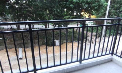阳台护栏一般用哪种材质比较好？